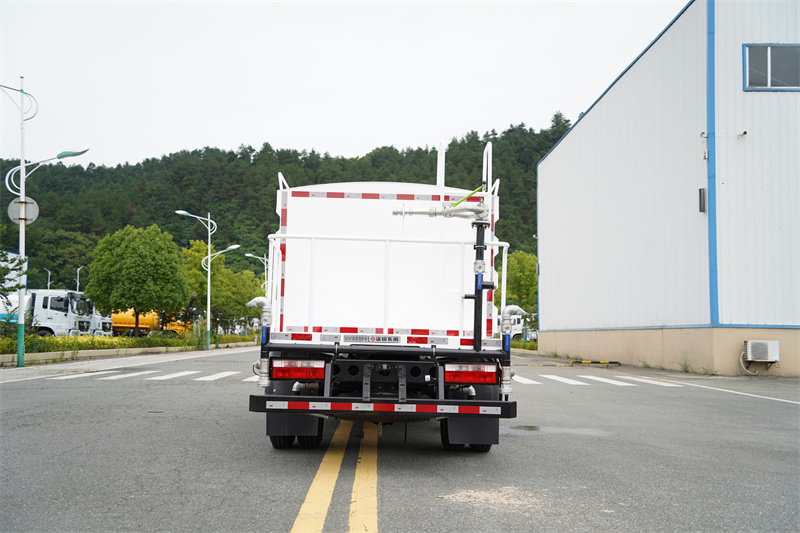 東風股份D6藍牌灑水車 7方（燃油車）