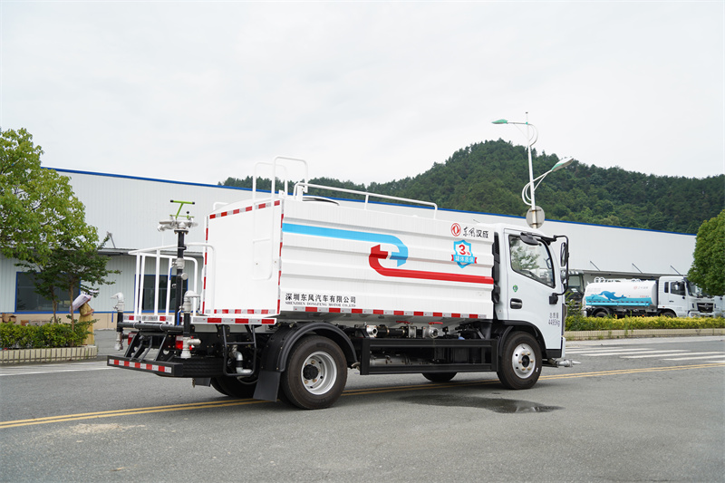 東風股份D6藍牌灑水車 7方（燃油車）